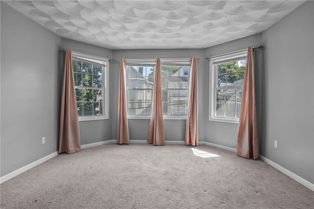 98 Oakland Avenue Providence, RI 02908 - Photo 18 of 49