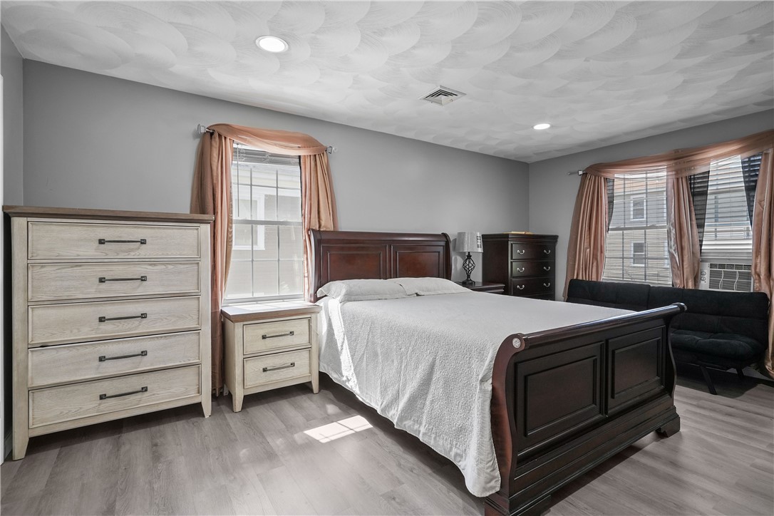 98 Oakland Avenue Providence, RI 02908 - Photo 24 of 49