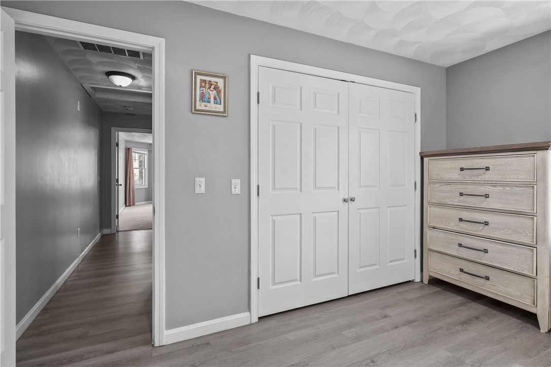 98 Oakland Avenue Providence, RI 02908 - Photo 27 of 49