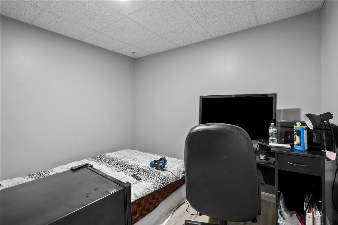 98 Oakland Avenue Providence, RI 02908 - Photo 31 of 49