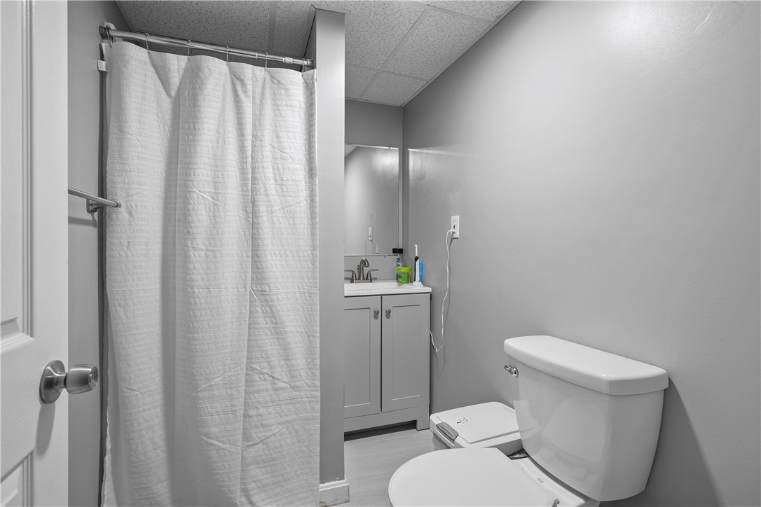 98 Oakland Avenue Providence, RI 02908 - Photo 32 of 49