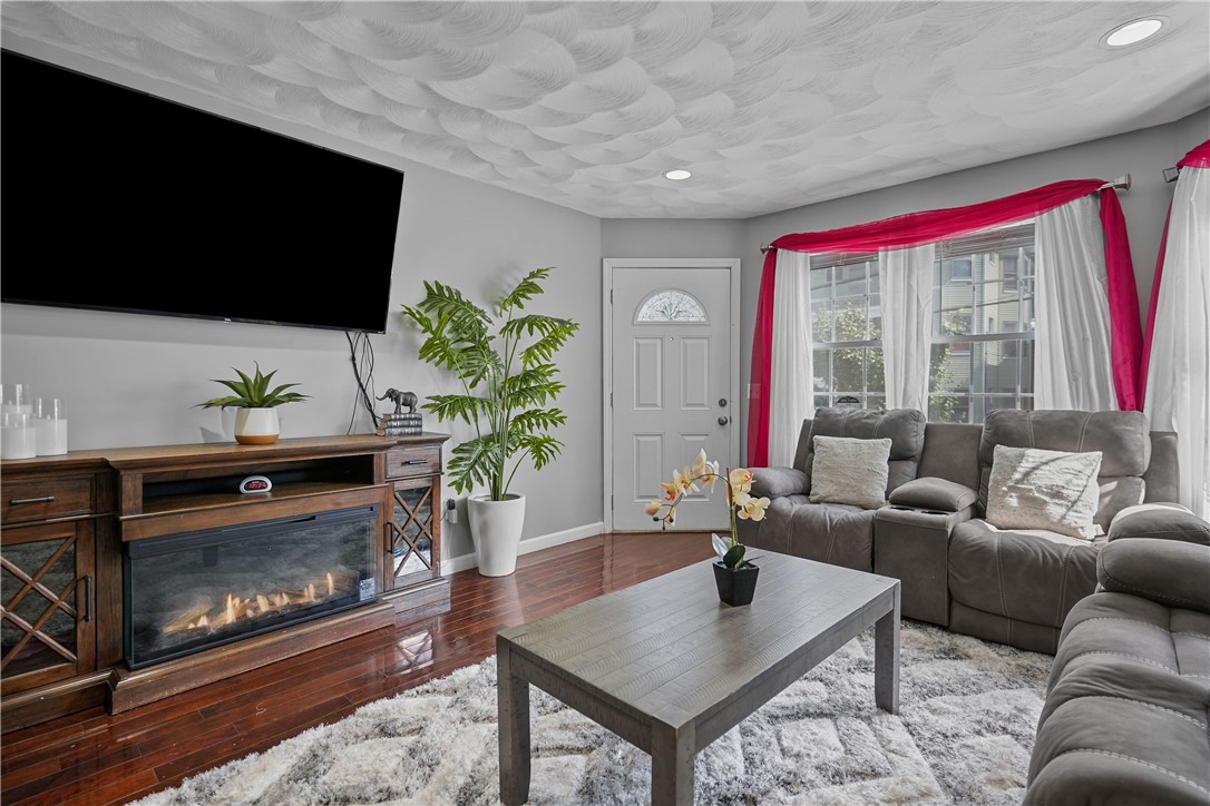 98 Oakland Avenue Providence, RI 02908 - Photo 4 of 49