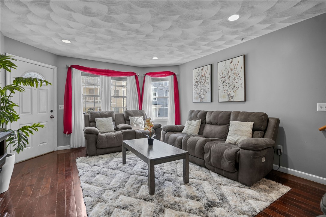 98 Oakland Avenue Providence, RI 02908 - Photo 5 of 49