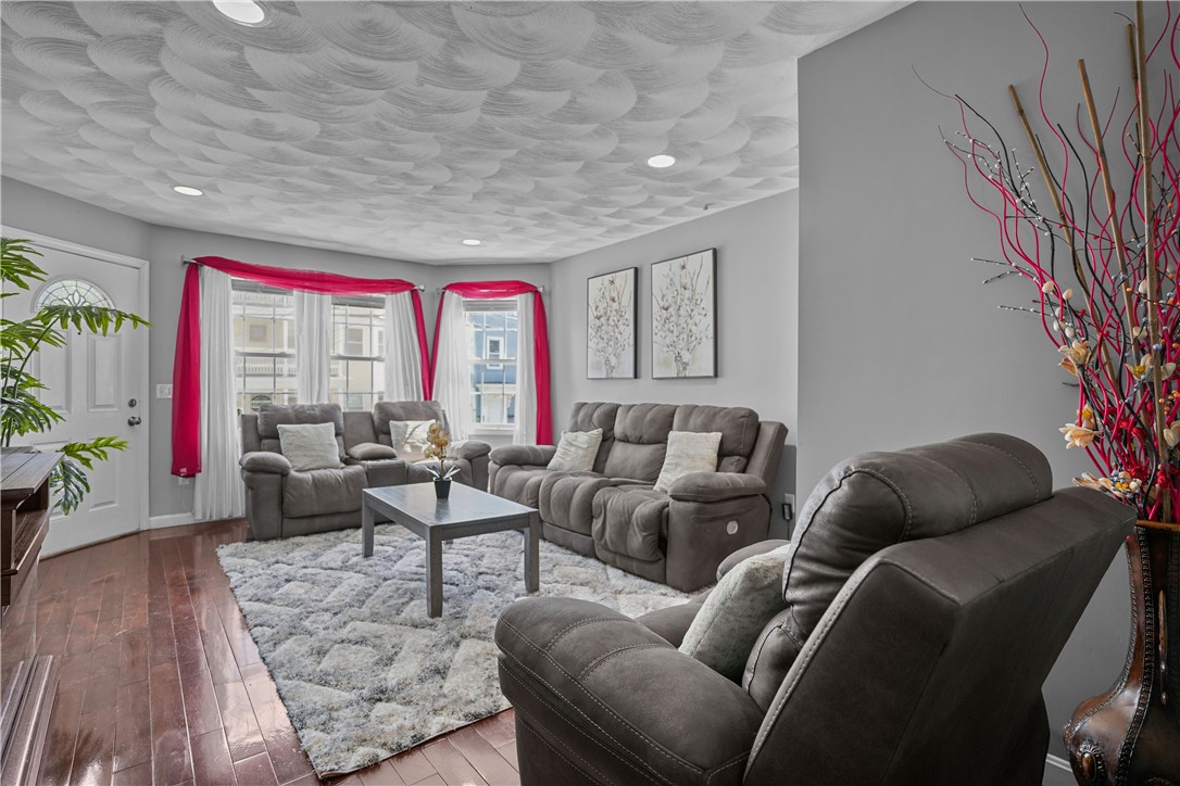 98 Oakland Avenue Providence, RI 02908 - Photo 6 of 49