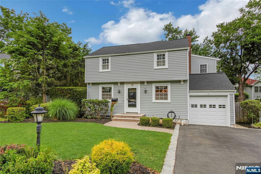 15 Colonial Road Tenafly, NJ 07670 - Photo 3 of 40