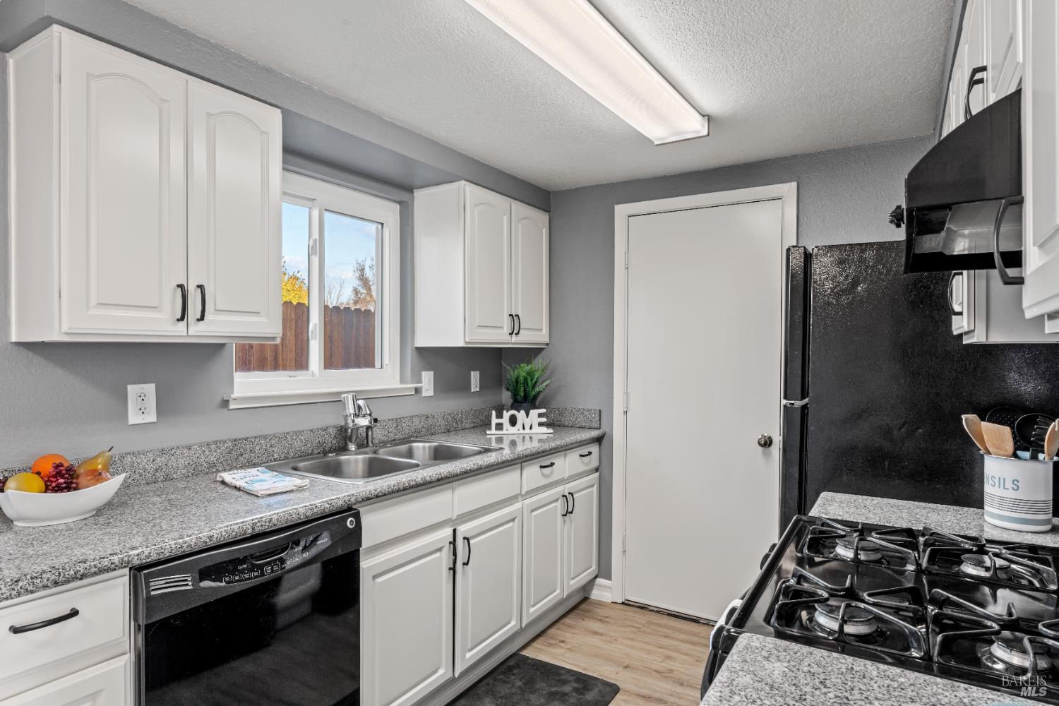 201 Main Circle Ukiah, CA 95482 - Photo 7 of 20