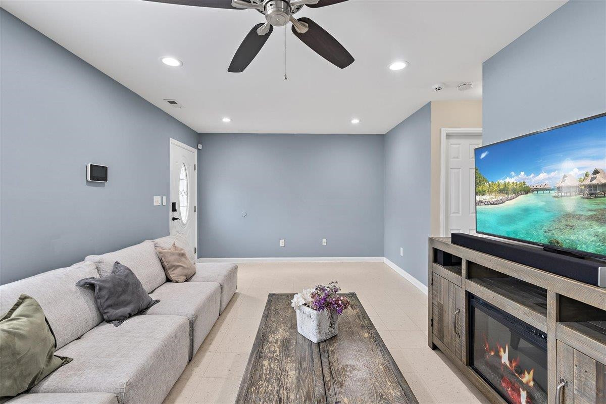 5507 Bringle Court Raleigh, NC 27610 - Photo 7 of 34 Living Room