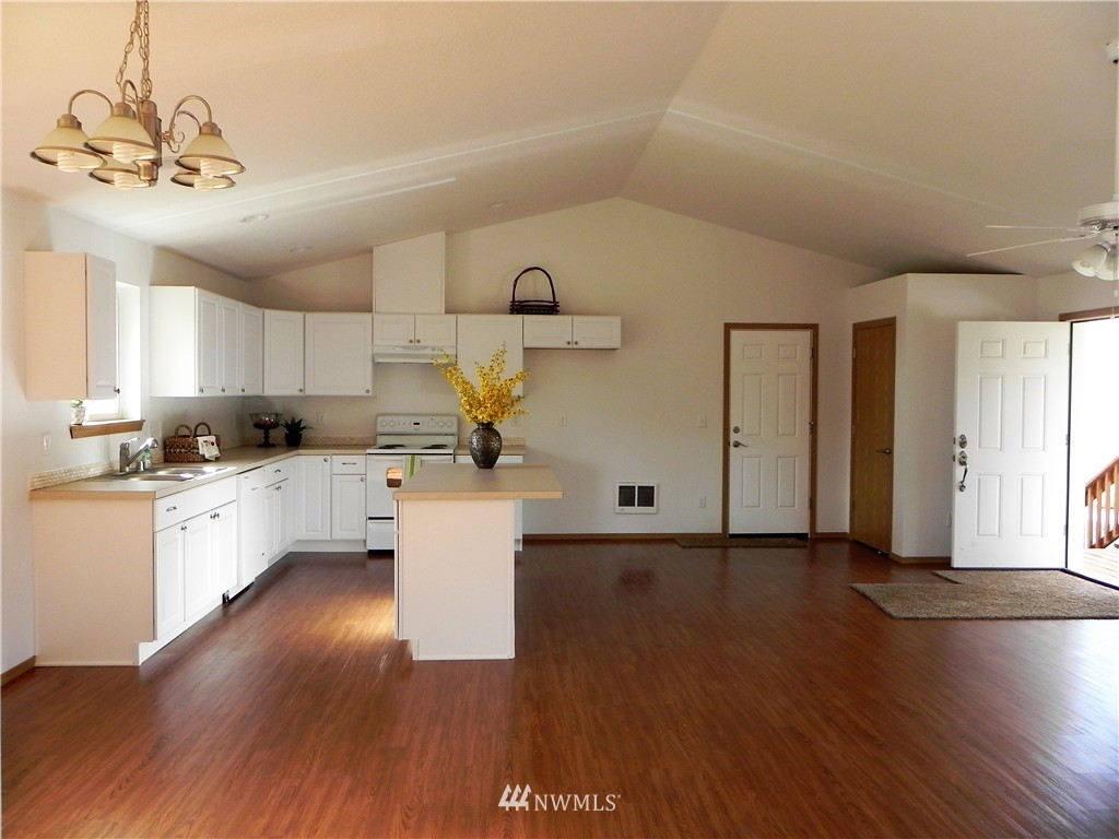 240 Holcomb Road Kelso, WA 98626 - Photo 2 of 24 Gallery Image 2
