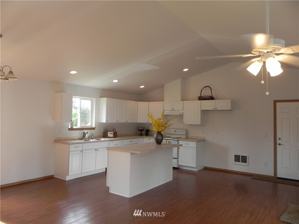 240 Holcomb Road Kelso, WA 98626 - Photo 3 of 24 Gallery Image 3
