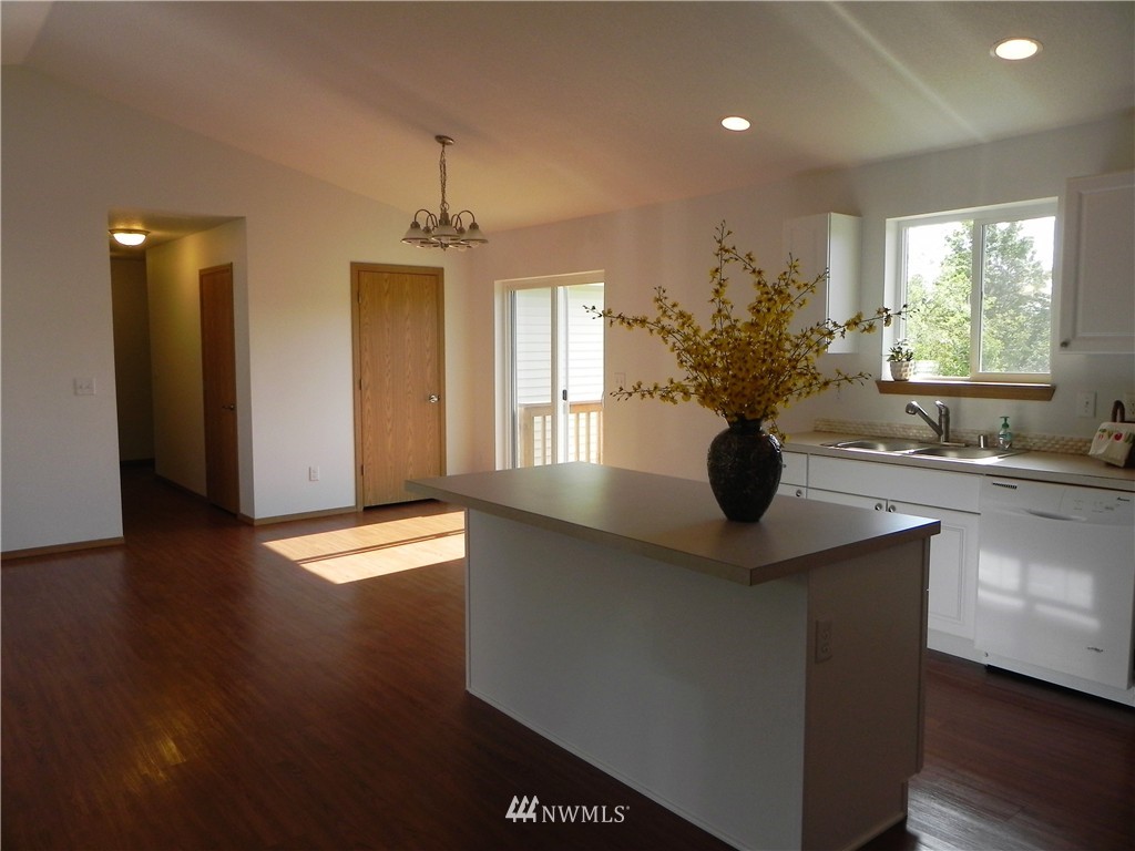 240 Holcomb Road Kelso, WA 98626 - Photo 4 of 24 Gallery Image 4