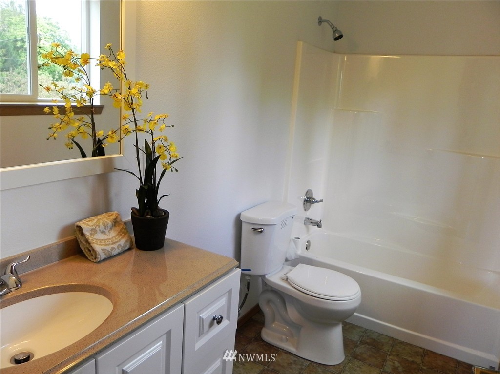 240 Holcomb Road Kelso, WA 98626 - Photo 10 of 24 Gallery Image 10