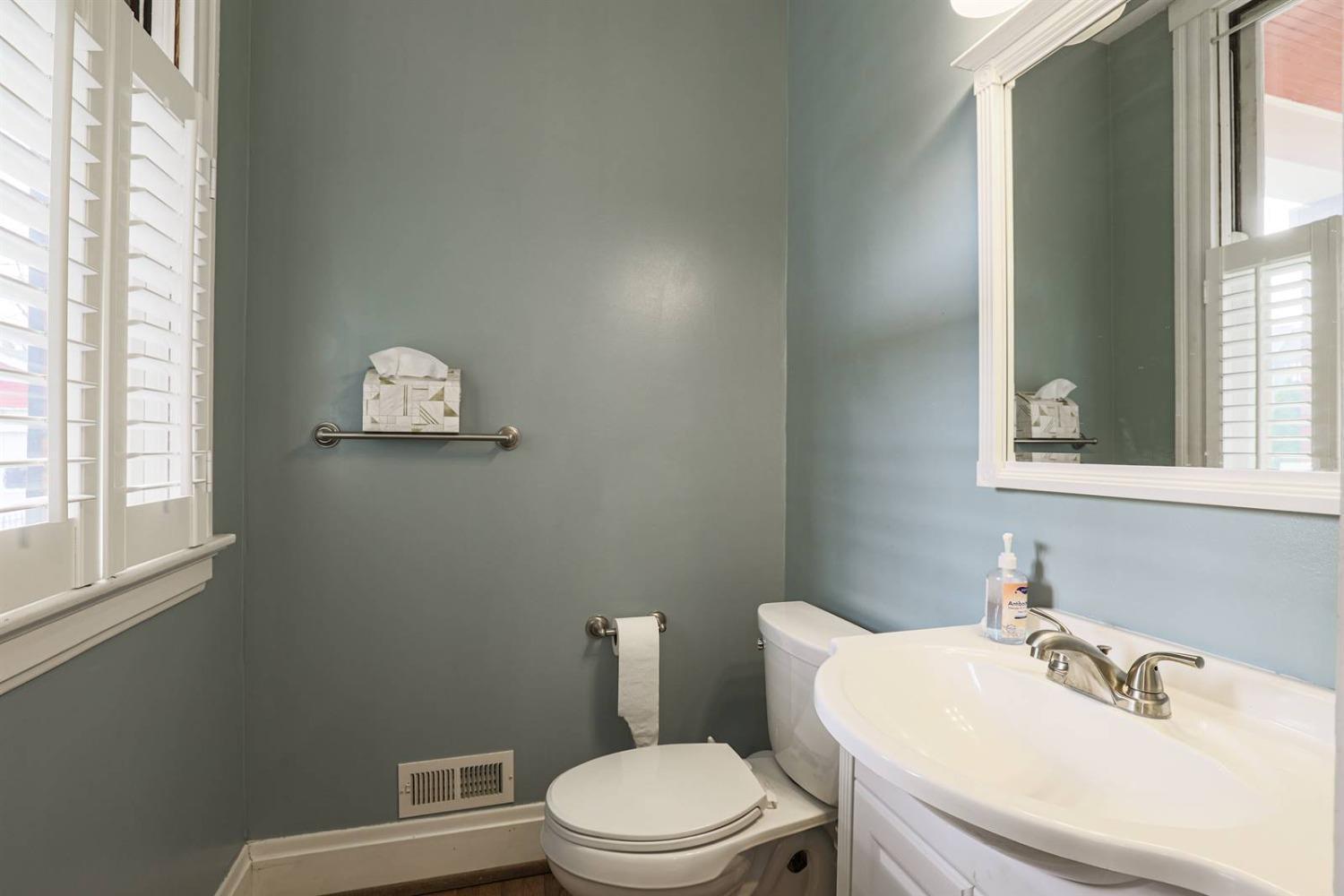 23 East Sharon Road Cincinnati, OH 45246 - Photo 17 of 30