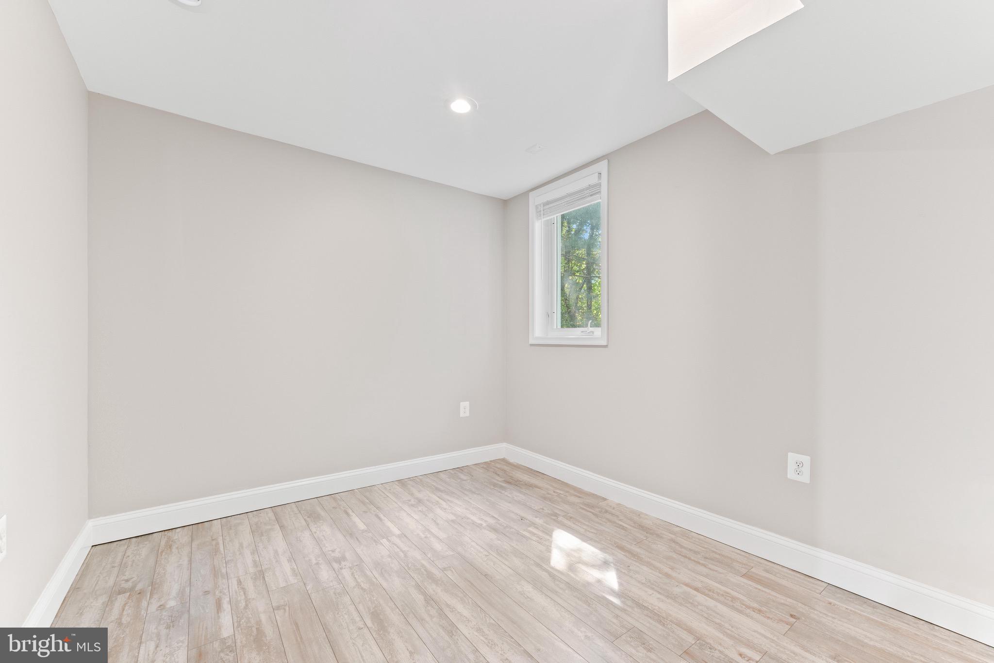 7140 Stone Throw Way Elkridge, MD 21075 - Photo 6 of 9 an empty room with a window