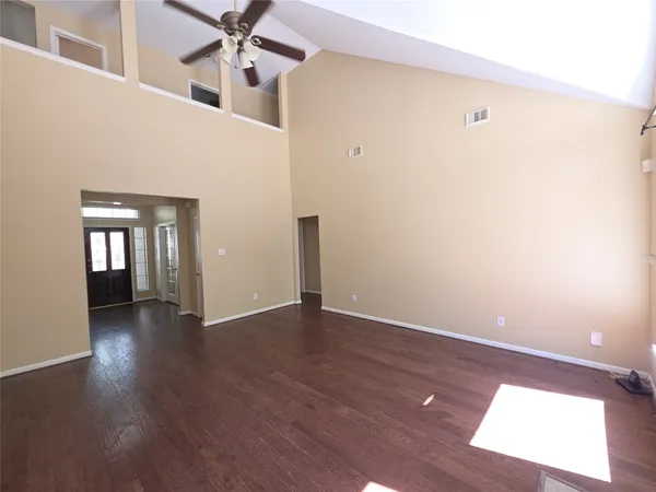 $4,000 | 19 Vista Mill Place, The Woodlands, TX 77382