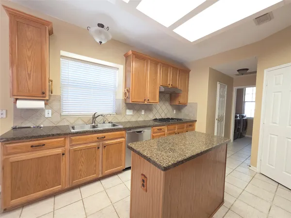 $4,000 | 19 Vista Mill Place, The Woodlands, TX 77382