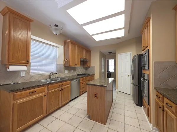 $4,000 | 19 Vista Mill Place, The Woodlands, TX 77382