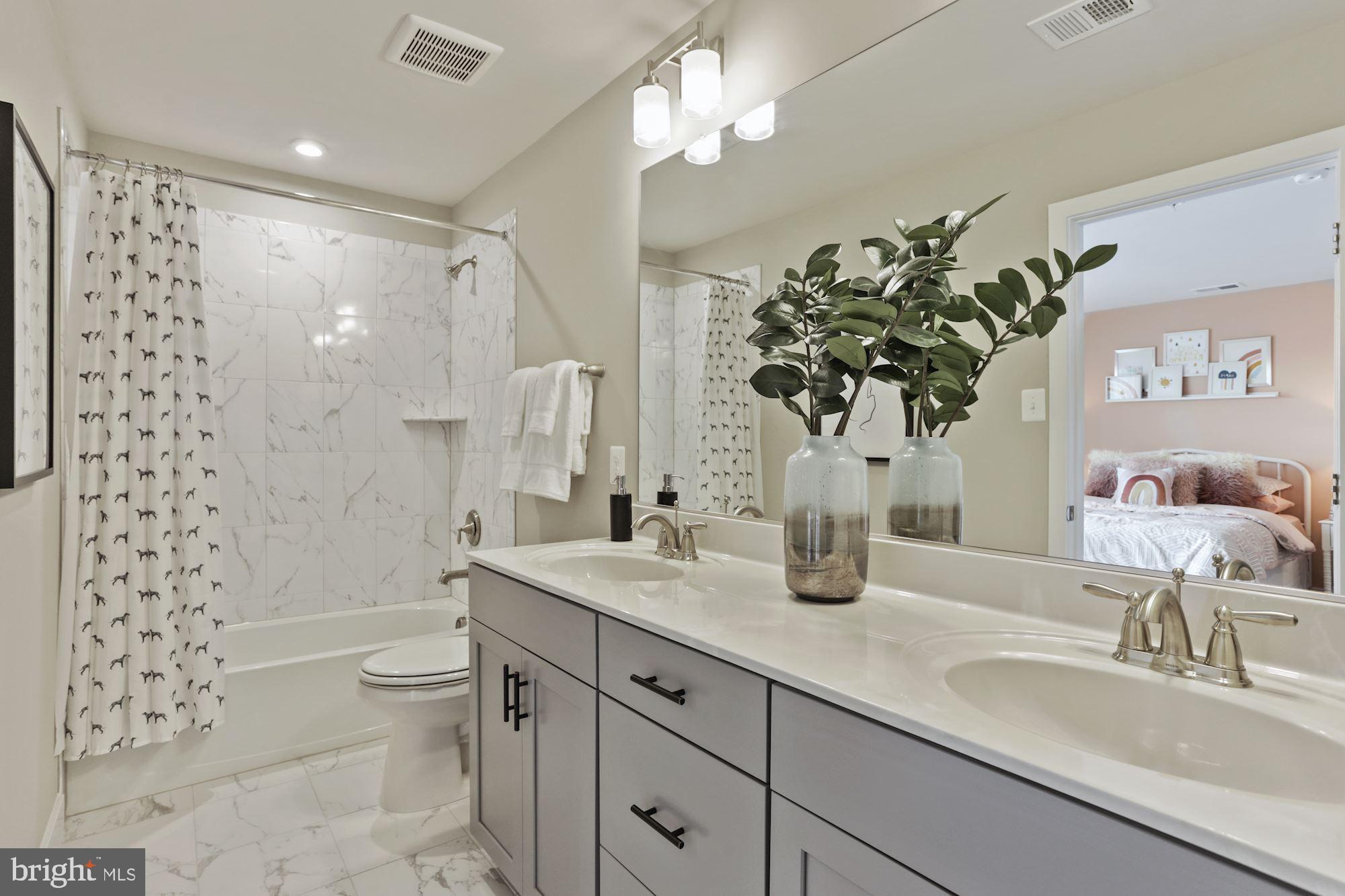 2934 Quarry Circle Odenton, MD 21113 - Photo 20 of 39 Upper level full bath with double sinks