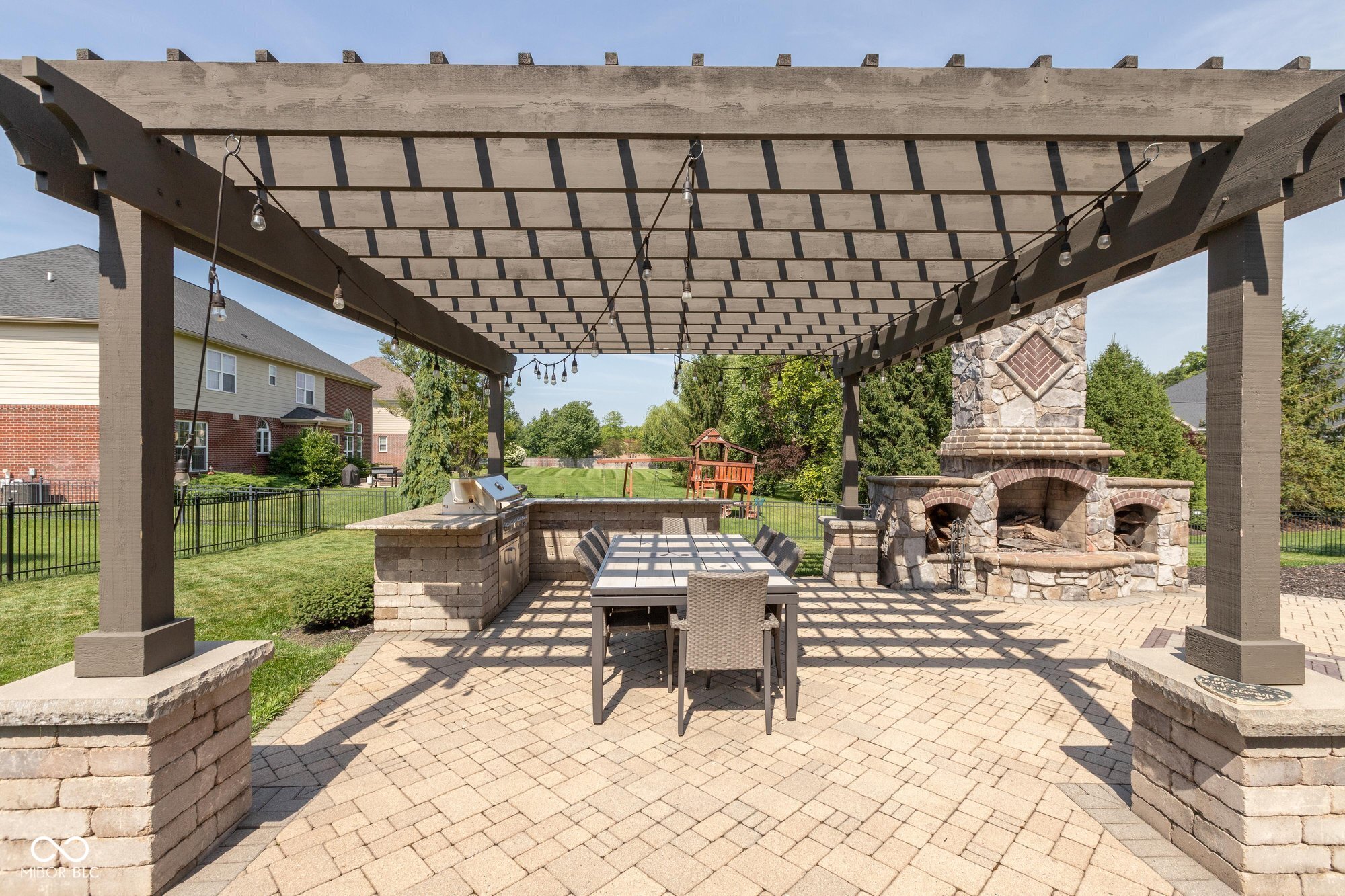 10334 Strongbow Road Fishers, IN 46055 - Photo 6 of 52 Gallery Image 6