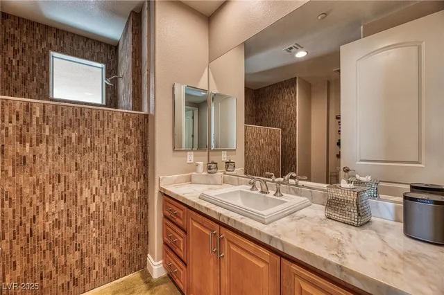 $6,000 | 9216 Tesoras Drive, Unit 202, Las Vegas, NV 89144