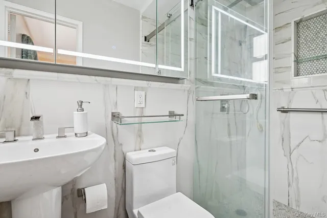 $559,888 | 162-41 Powells Cove Boulevard, Unit 4G | Beechhurst