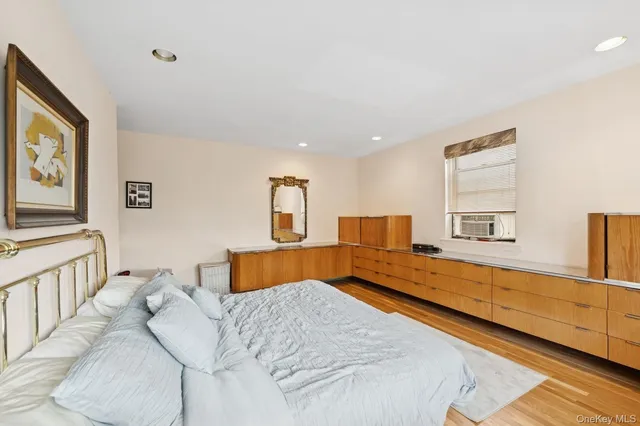 $559,888 | 162-41 Powells Cove Boulevard, Unit 4G | Beechhurst