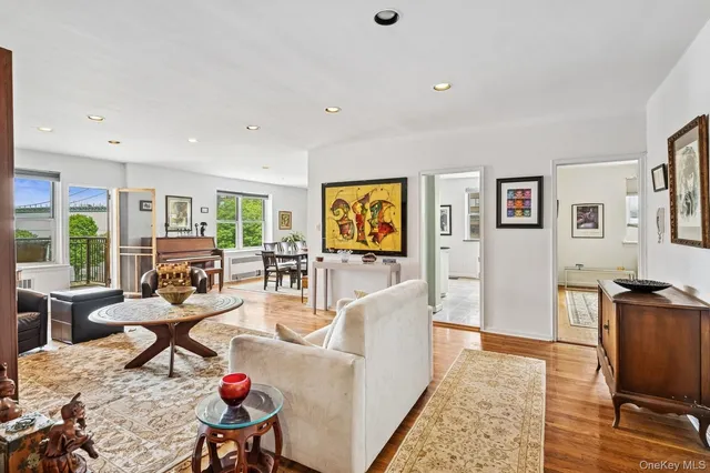 $559,888 | 162-41 Powells Cove Boulevard, Unit 4G | Beechhurst