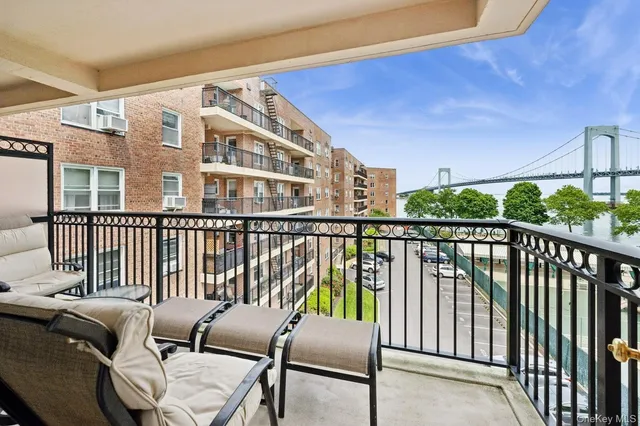 $559,888 | 162-41 Powells Cove Boulevard, Unit 4G | Beechhurst