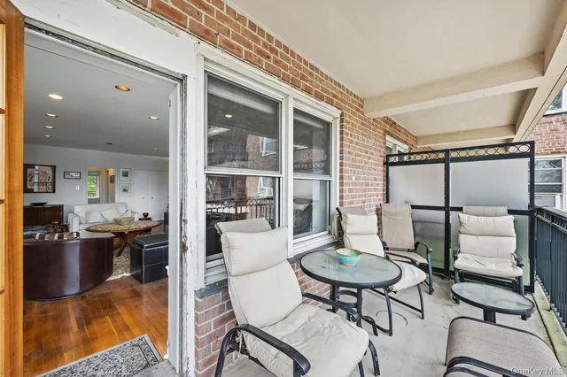 $559,888 | 162-41 Powells Cove Boulevard, Unit 4G | Beechhurst