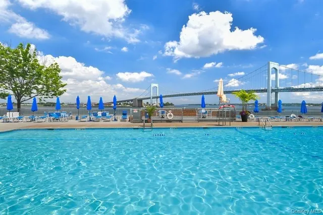 $559,888 | 162-41 Powells Cove Boulevard, Unit 4G | Beechhurst