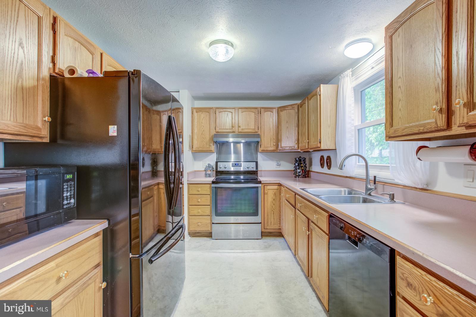8064 Winding Way Court Springfield, VA 22153 - Photo 13 of 42 Kitchen