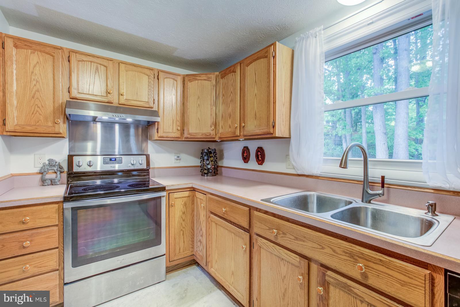 8064 Winding Way Court Springfield, VA 22153 - Photo 16 of 42 Kitchen