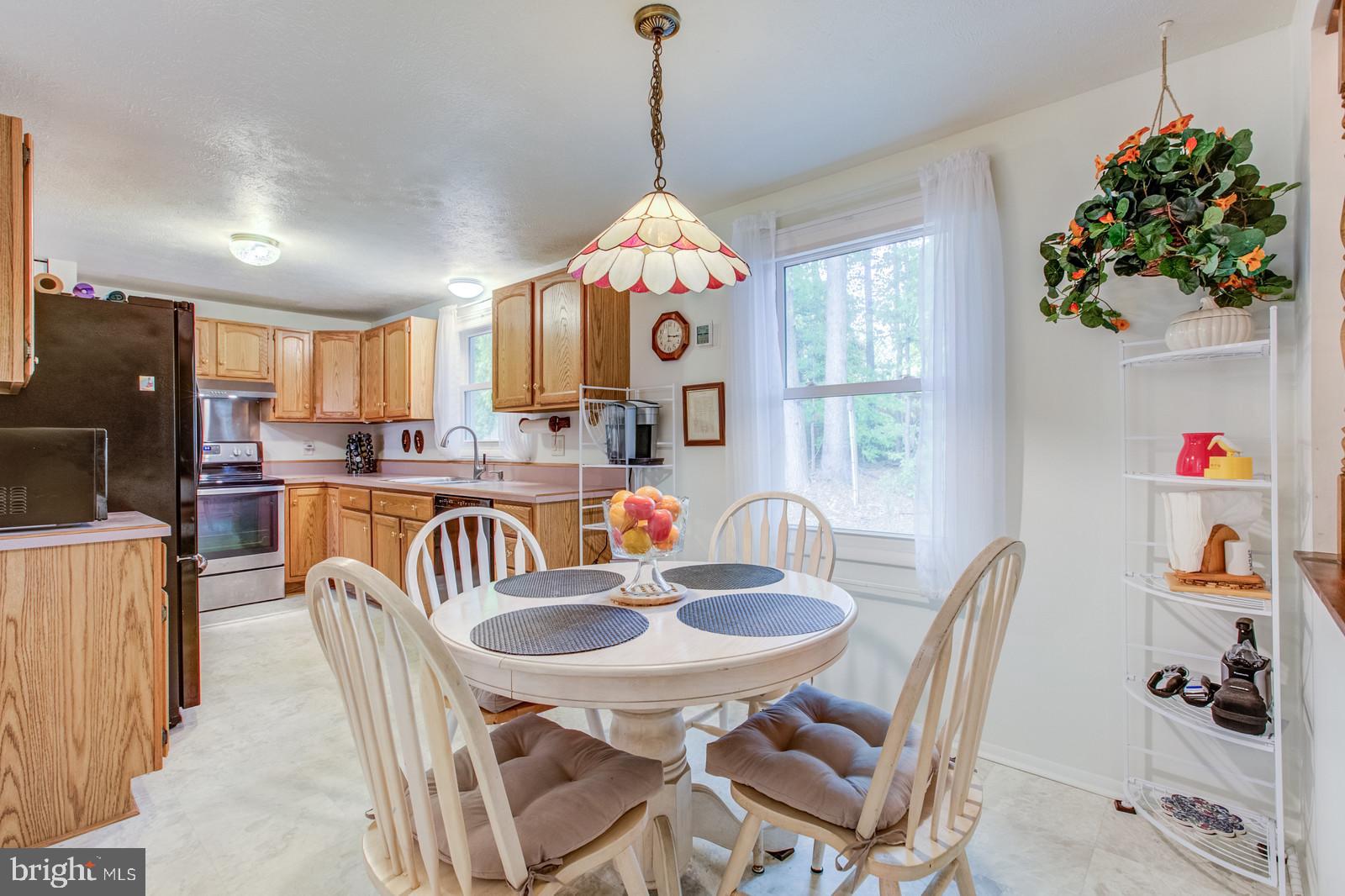 8064 Winding Way Court Springfield, VA 22153 - Photo 9 of 42 Eat in Kitchen