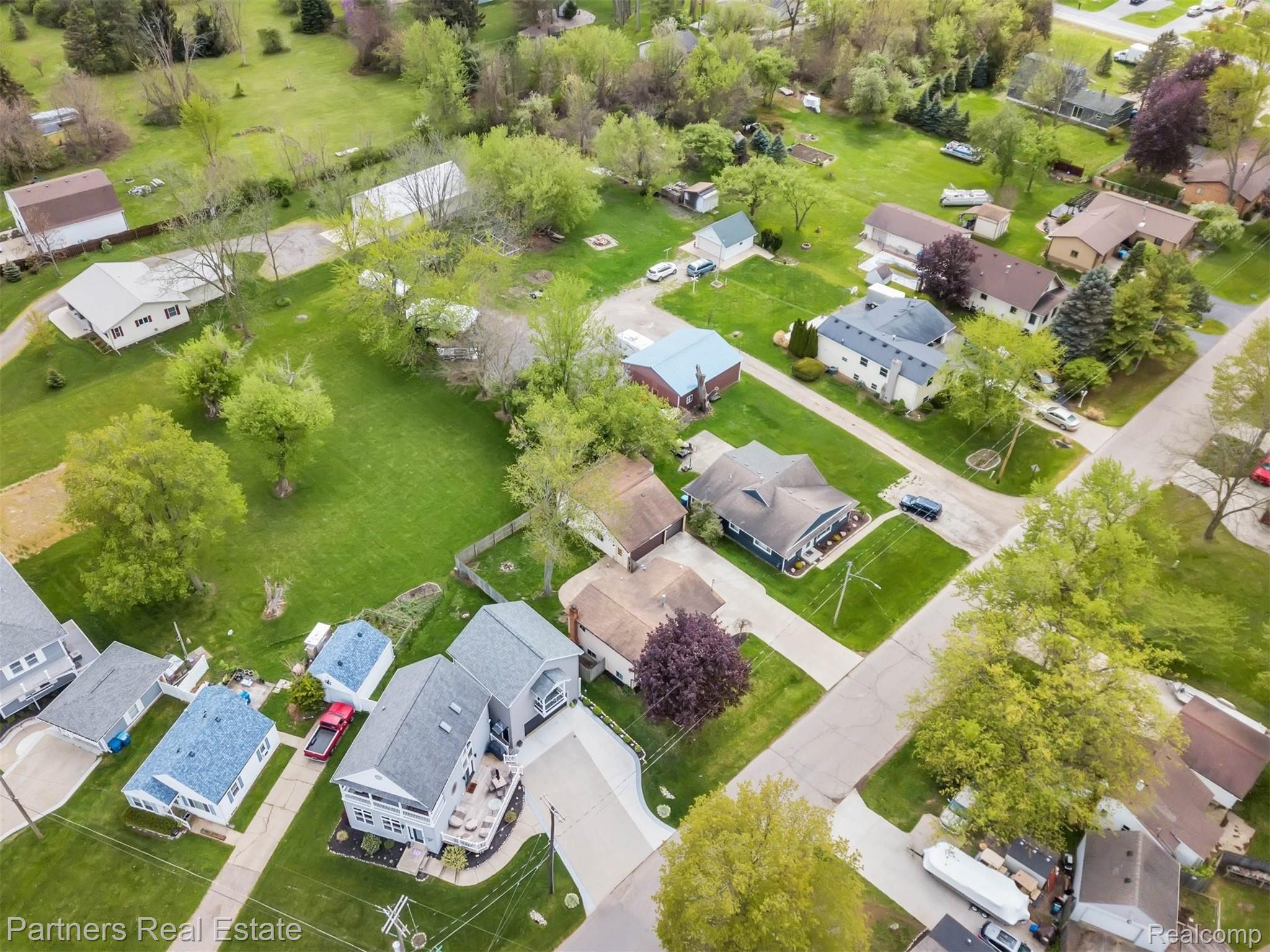 2465 Ruth Drive Fenton, MI 48430 - Photo 38 of 44 40-2465 Ruth Dr-WindowStill-Real-Estate-Photography-40.jpg