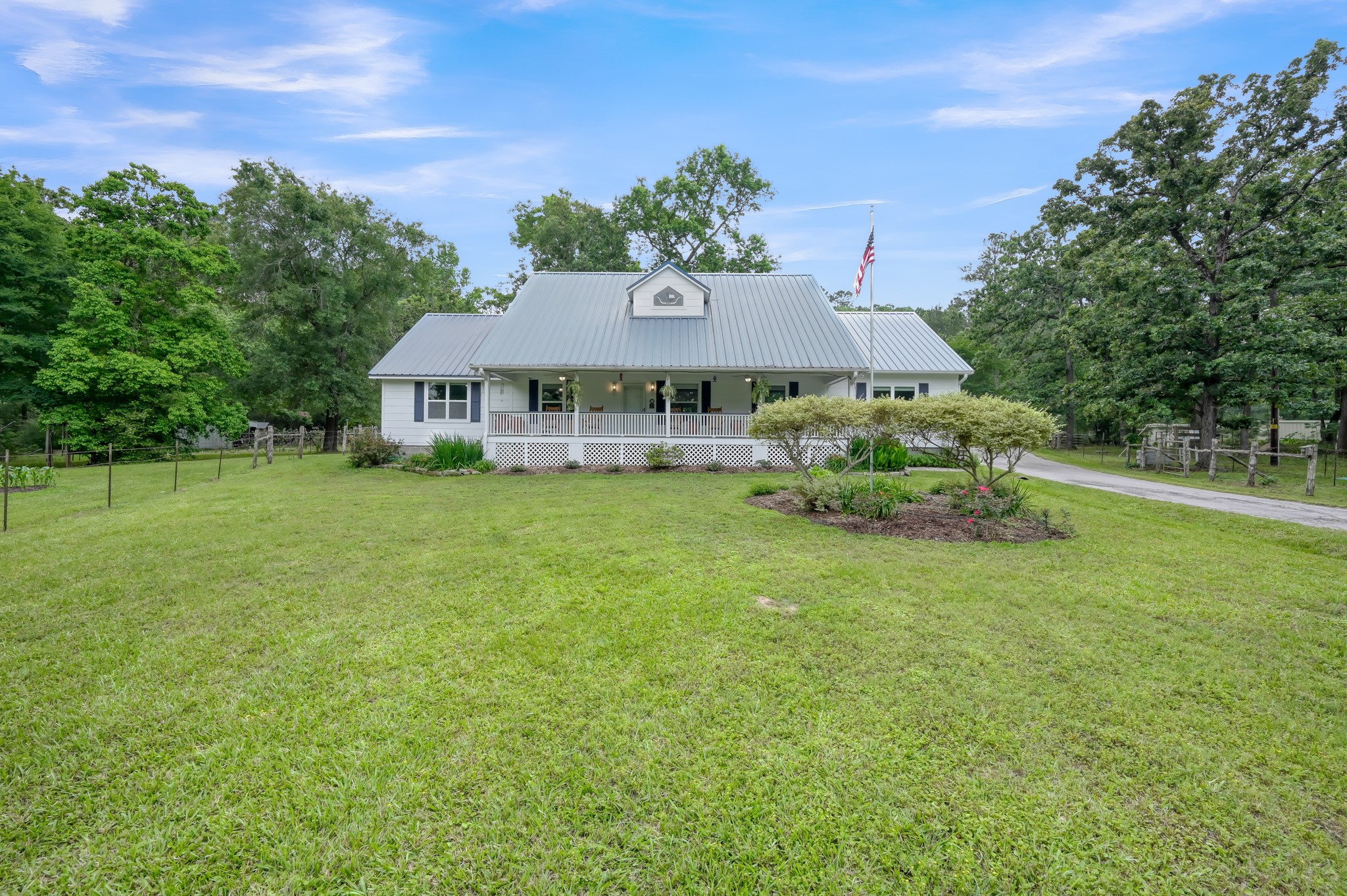 197 Sunset Lake Road Huntsville, TX 77340 - Photo 4 of 50