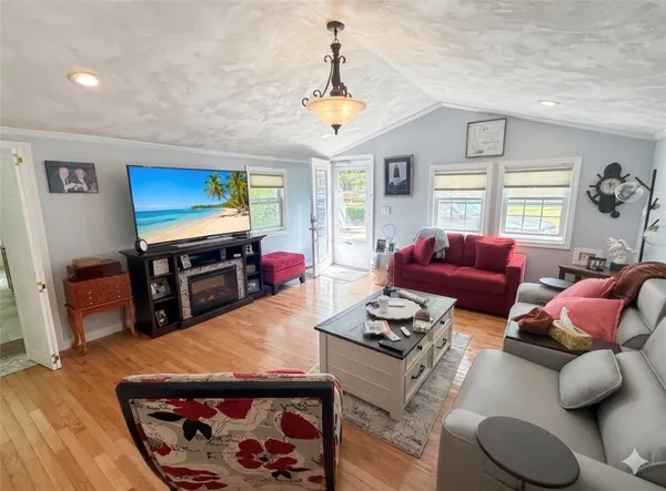 $2,200 | 36 Pettaquamscutt Lake Road, Narragansett, RI 02874