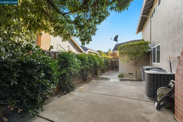 $1,800,000 | 11878 West Vomac Road, Dublin, CA 94568