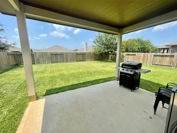 $2,300 | 2521 Amy Lee Drive, Conroe, TX 77304