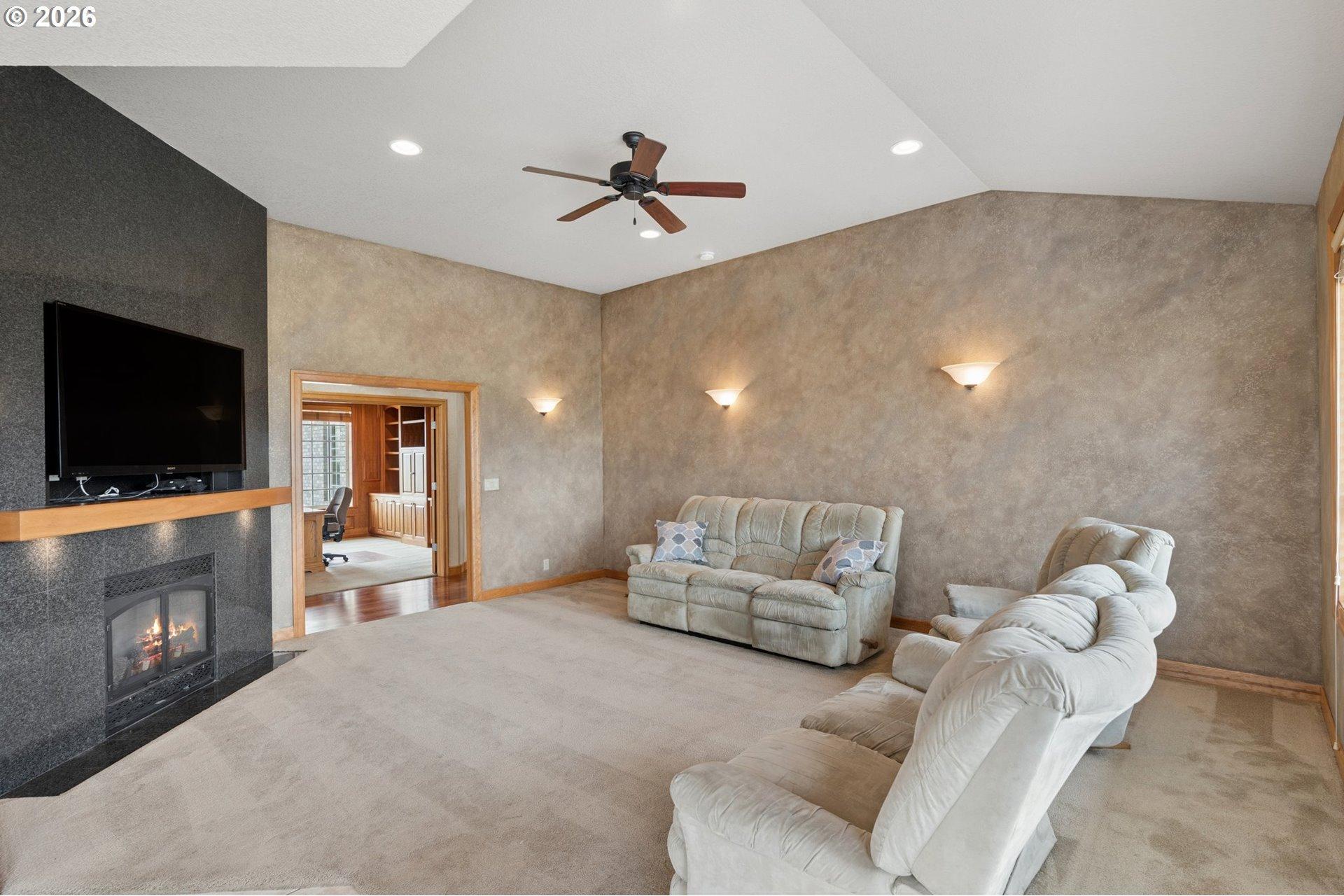 9903 South Kraxberger Road Canby, OR 97013 - Photo 11 of 46 Family Room