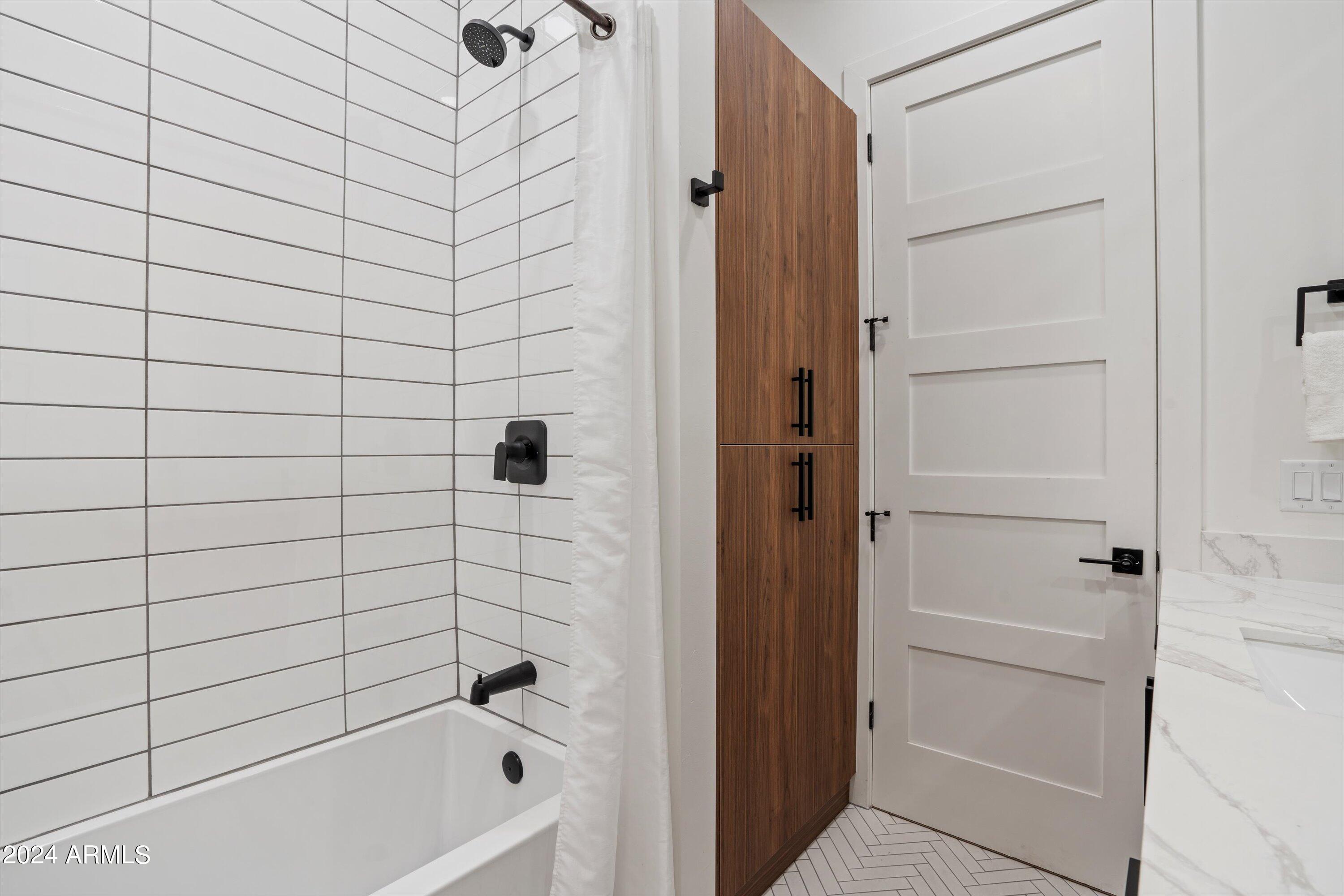 1501 North Miller Road, Unit 1002 Scottsdale, AZ 85257 - Photo 27 of 39 27-Bathroom