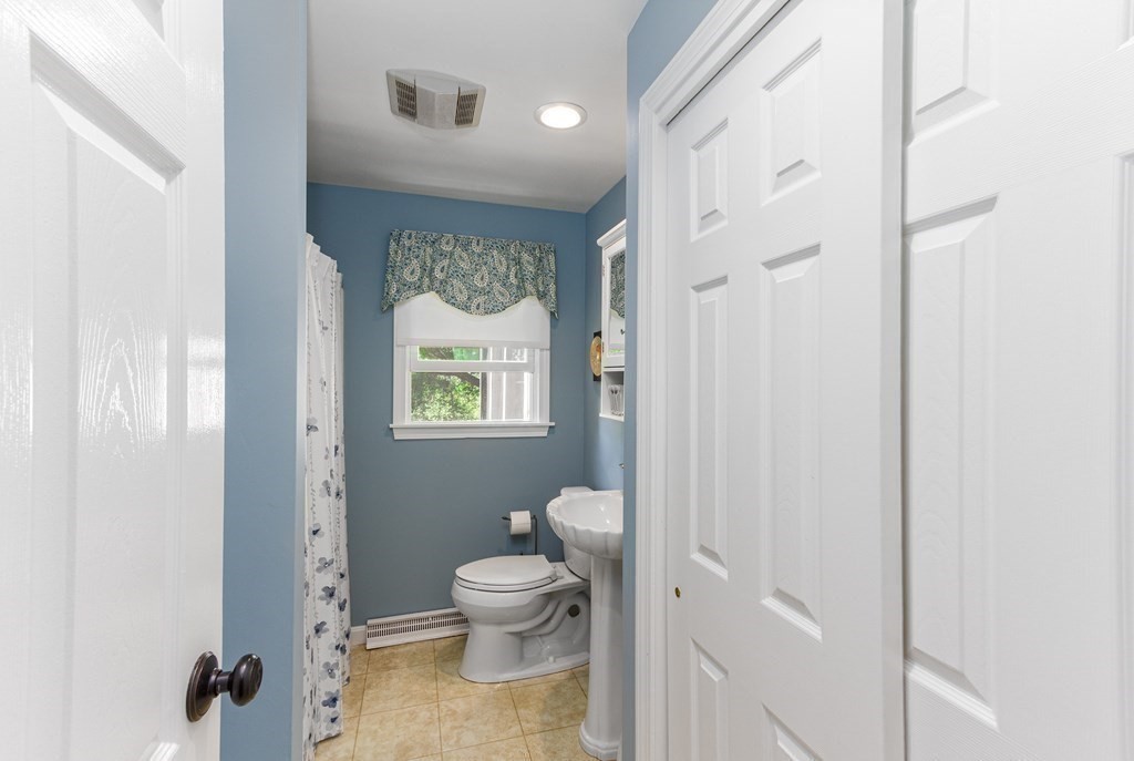 23 Pond Street Medway, MA 02053 - Photo 10 of 34
