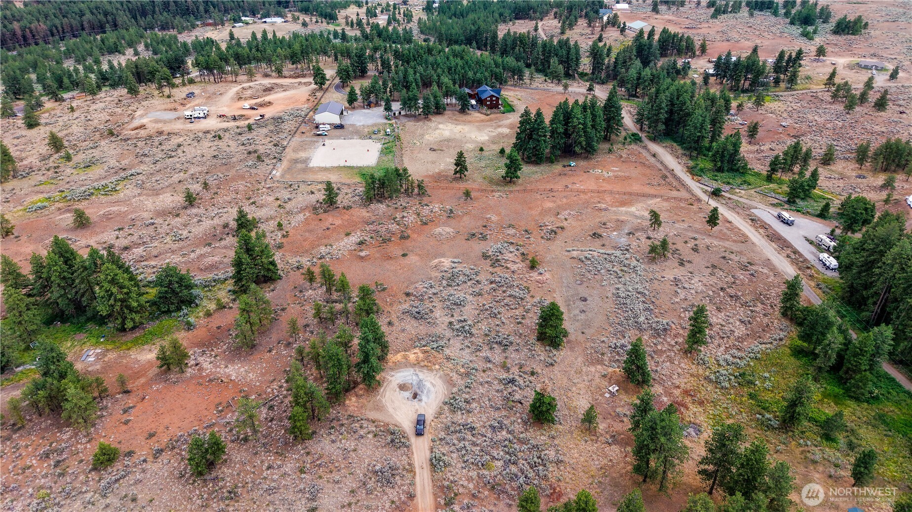 114 Falcon Ridge Road East Wenatchee, WA 98802 - Photo 5 of 7 a view of a pathway with a yard