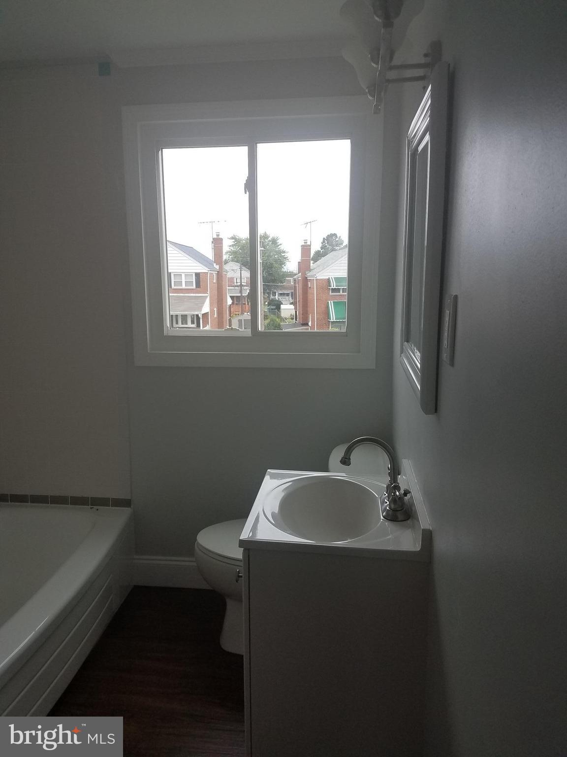 7814 Kavanagh Road Baltimore, MD 21222 - Photo 8 of 12 Bath