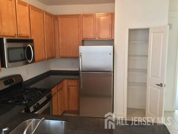 $2,200 | 454 Gawron Court, Parlin, NJ 08859