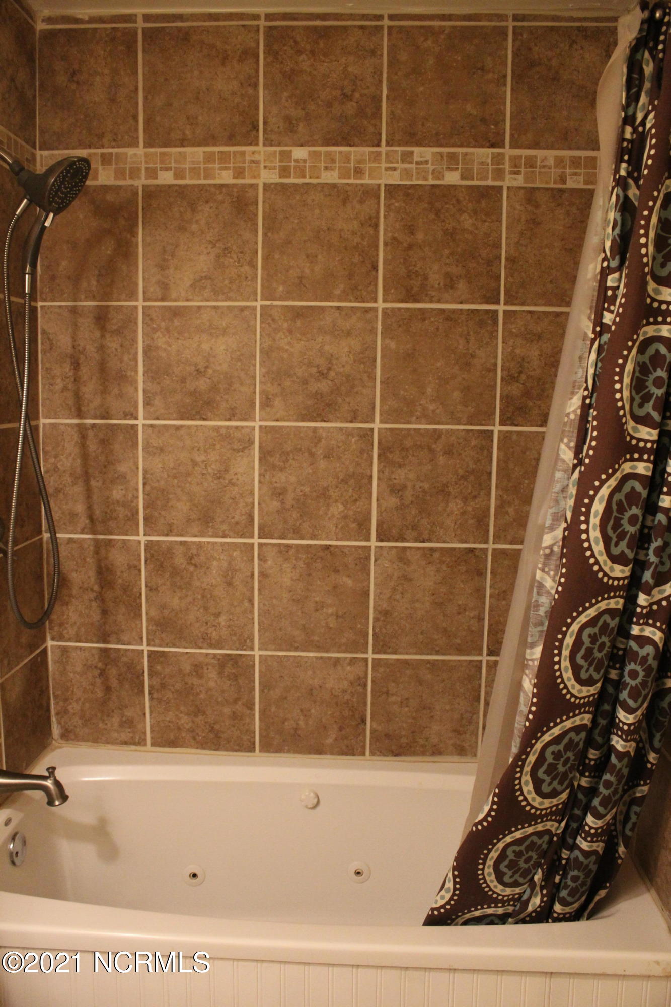 111 Graham Road Newport, NC 28570 - Photo 23 of 42 Tiled Surround
