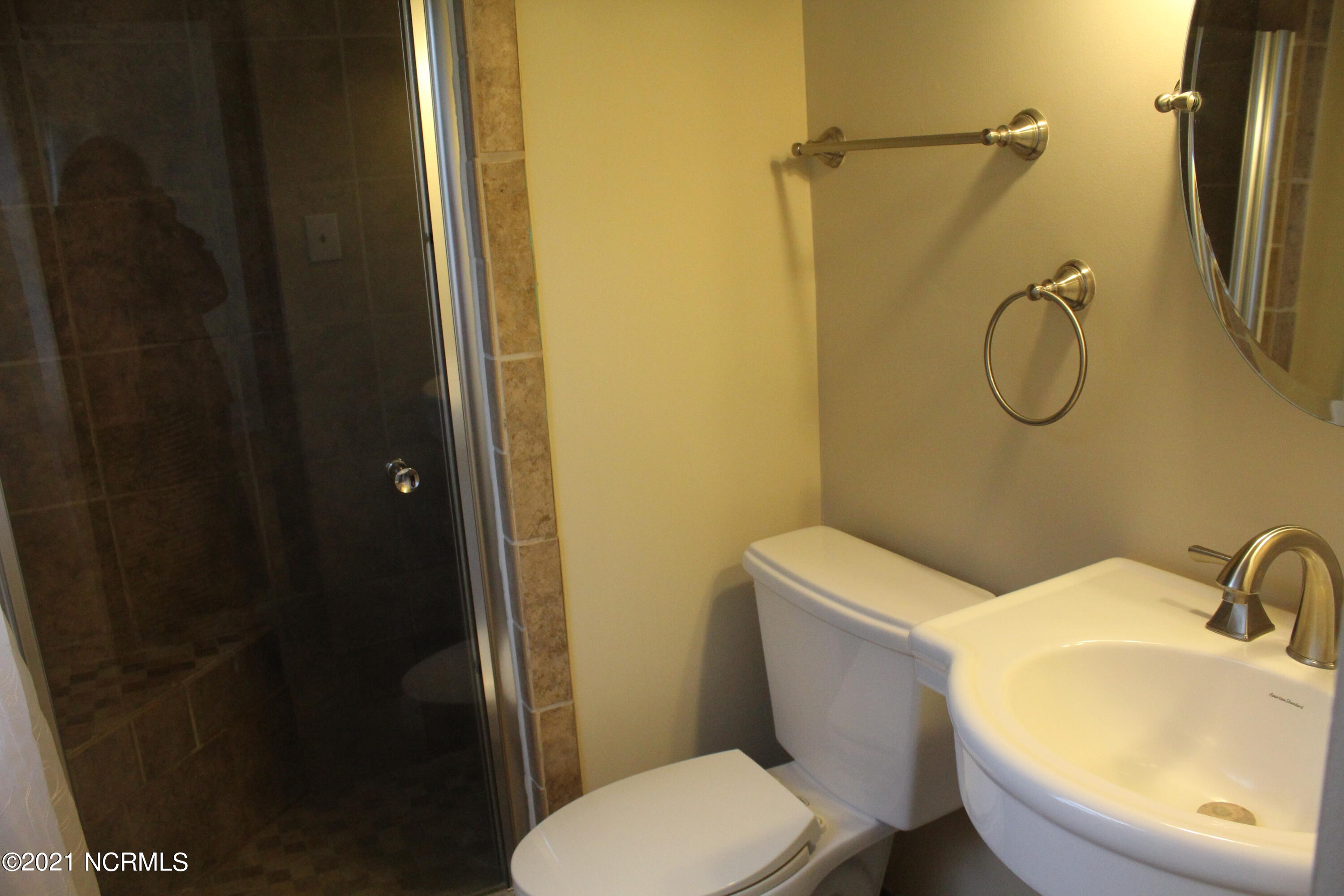 111 Graham Road Newport, NC 28570 - Photo 27 of 42 Master Bath w/walk in tiled shower