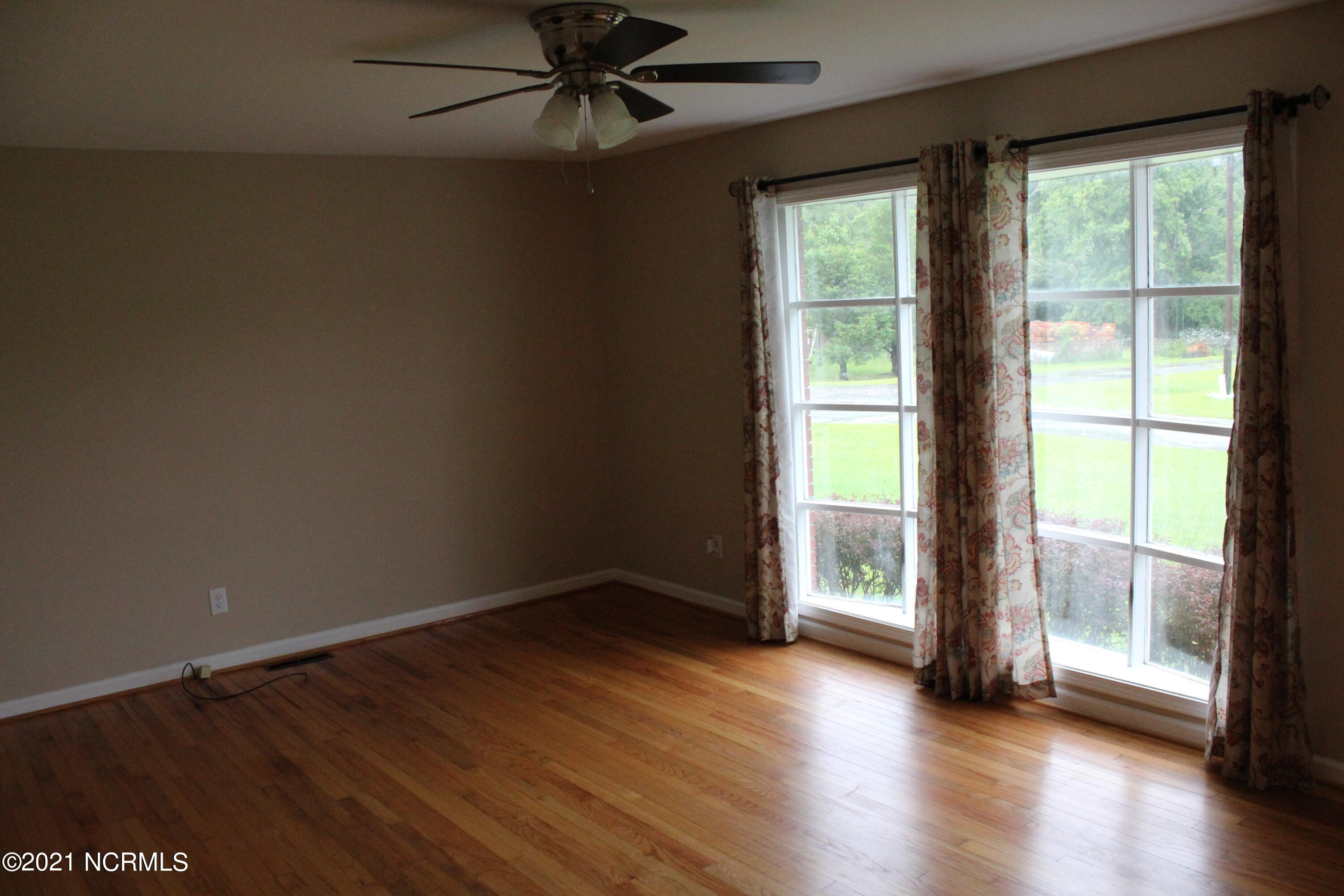 111 Graham Road Newport, NC 28570 - Photo 3 of 42 Living Room View 1