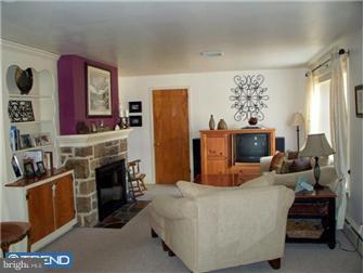 580 West Hoffecker Road Pottstown, PA 19465 - Photo 2 of 7 Living Room