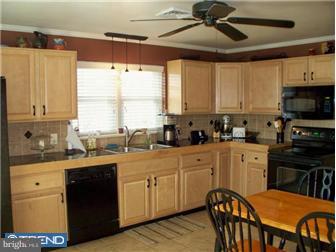 580 West Hoffecker Road Pottstown, PA 19465 - Photo 4 of 7 Kitchen