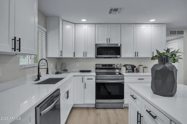 $549,900 | 1033 West Rio Salado Parkway, Mesa, AZ 85201