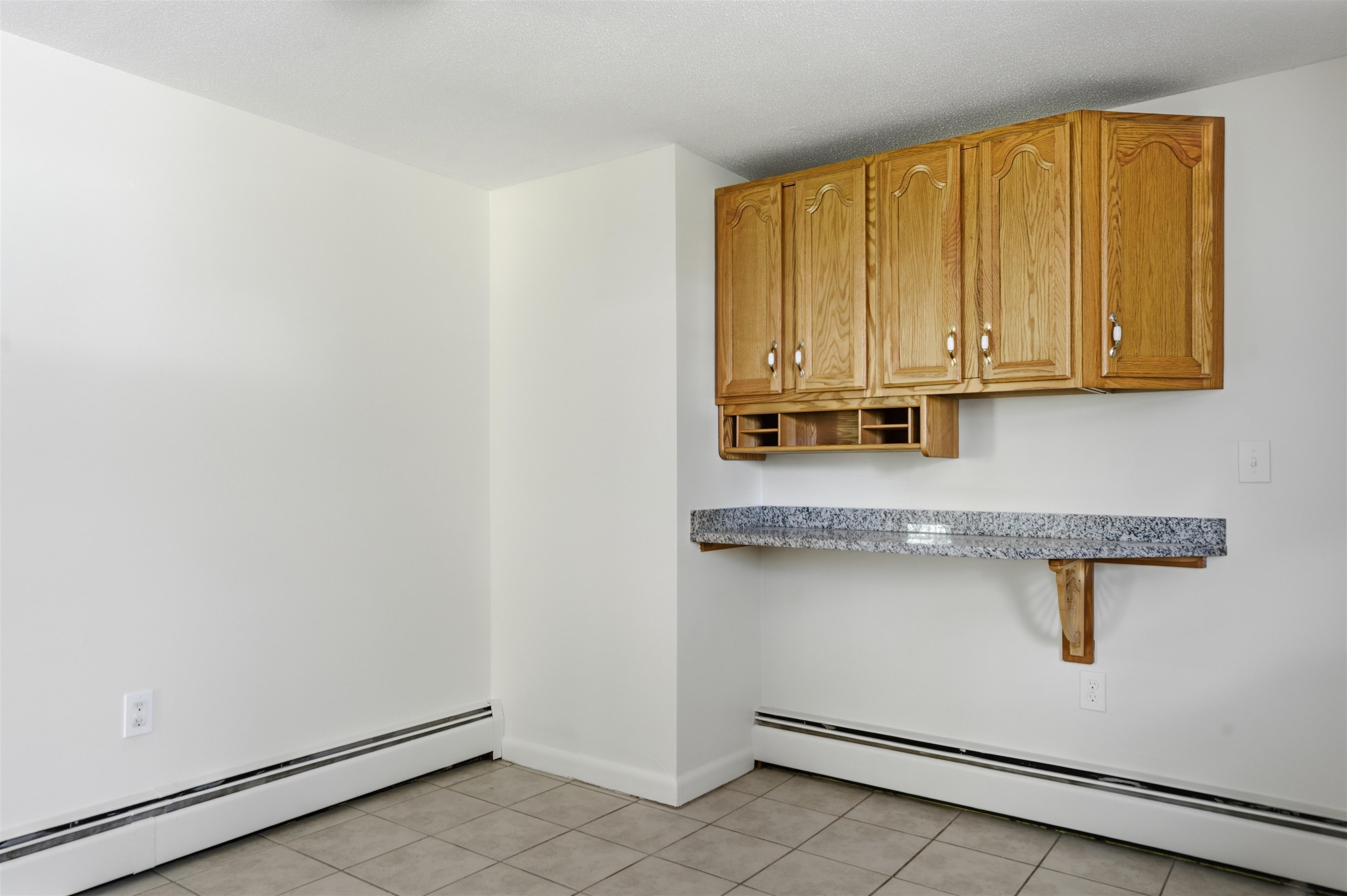 289 Derry Road, Unit B Hudson, NH 03051 - Photo 6 of 17